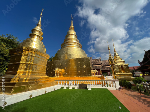 Obraz na płótnie Wat Phra Singh Woramahawihan Buddhist temple in Chiang Mai w salonie