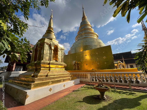 Obraz na płótnie Wat Phra Singh Woramahawihan Buddhist temple in Chiang Mai w salonie