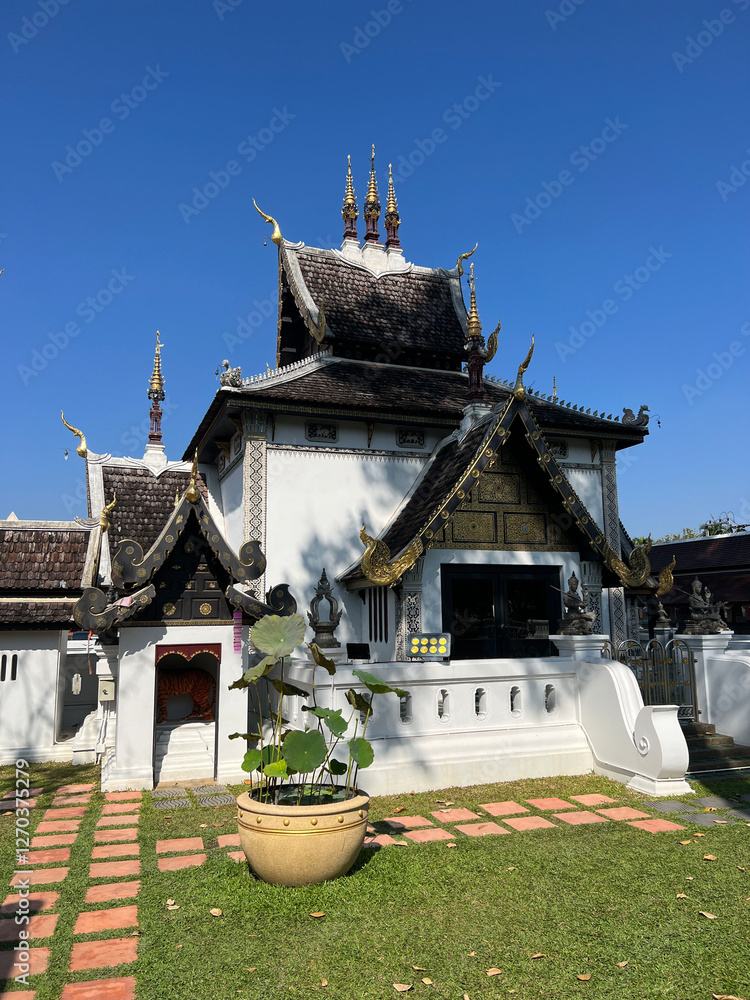 Wat Chedi Luang Buddhist temple in Chiang Mai