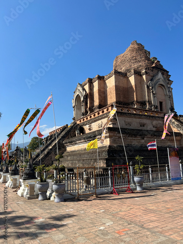 Obraz na płótnie Wat Chedi Luang Buddhist temple in Chiang Ma w salonie