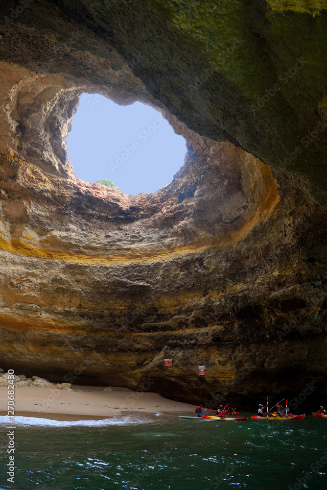 Obraz premium benagil cave lagoa algarve portugal