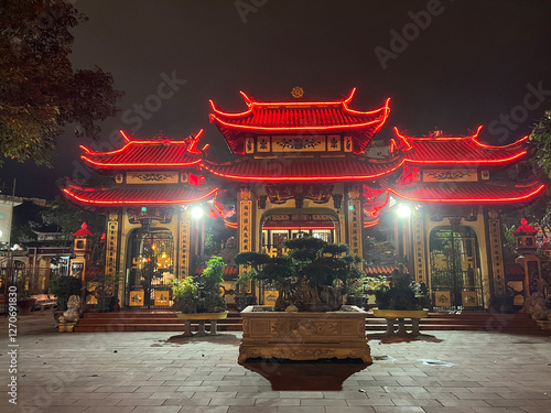 Obraz na płótnie Chua My Khe temple at night in Da Nang w salonie
