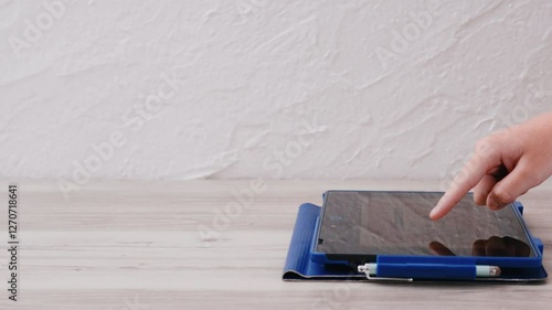 Girl or child using a tablet device. タブレット端末を使う女の子または子供。