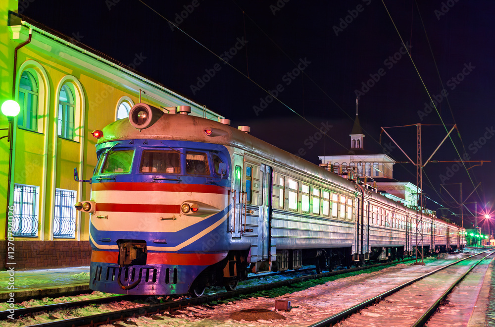 Obraz premium Old soviet electric commuter train on a winter night at Kovel station in Volyn Oblast of Ukraine