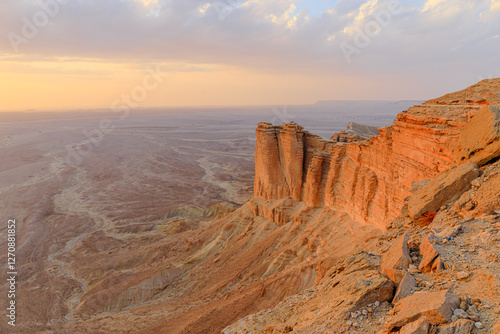 Εκτύπωση καμβά Golden hour illuminating the edge of the world escarpment at sunset, showing the