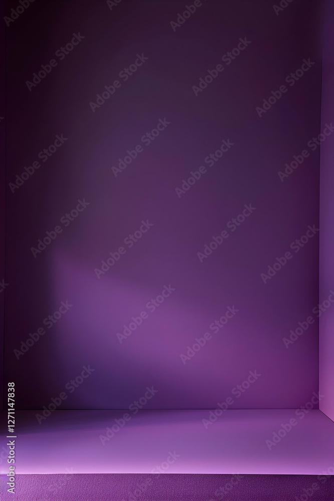 Fototapeta premium Soft purple gradient background with subtle light shadow, perfect for product display or branding