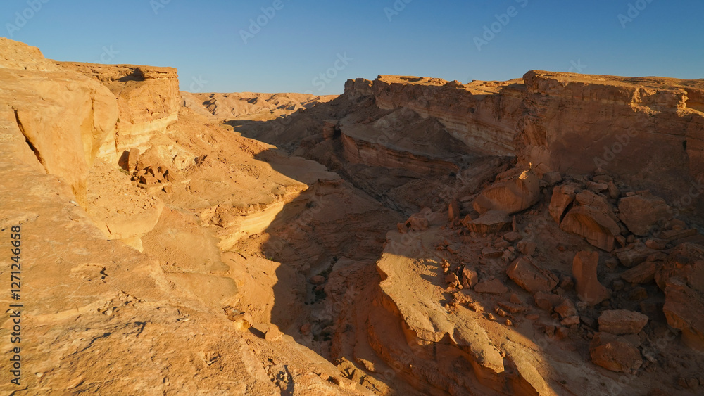 Obraz premium Lo spettacolare Canyon di Djebel Sidi Bouhlel dove sono state girate alcune scene di Guerre Stellari, nella provincia di Tozeur, Tunisia