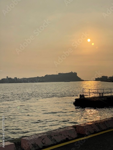 Sizihwan Bay sunset
Kaohsiung Sizihwan the appearance of the sky in the evening before the sun goes down photo