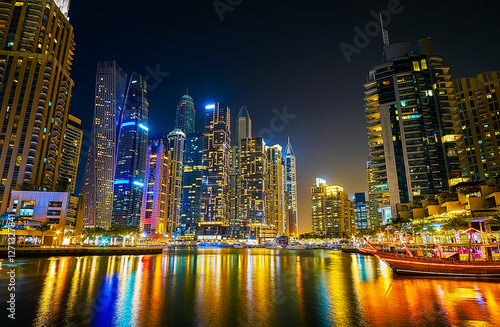 Obraz na płótnie Colorful reflection on waters of Dubai Marina, UAE w salonie