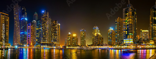 Obraz na płótnie Evening skyline of Dubai Marina, UAE w salonie