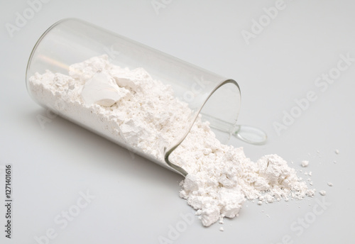 Foto Calcium hydroxide also traditionally called slaked lime.