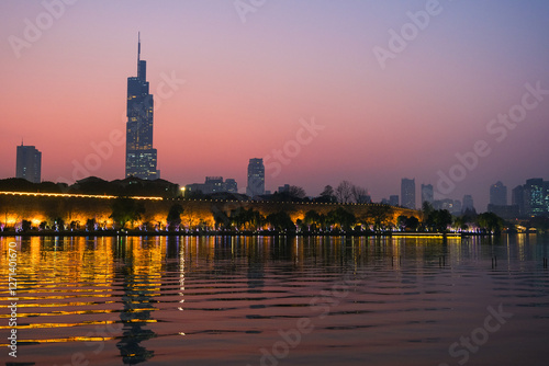 Obraz na płótnie 中国 南京市、夕暮れの玄武湖 w salonie
