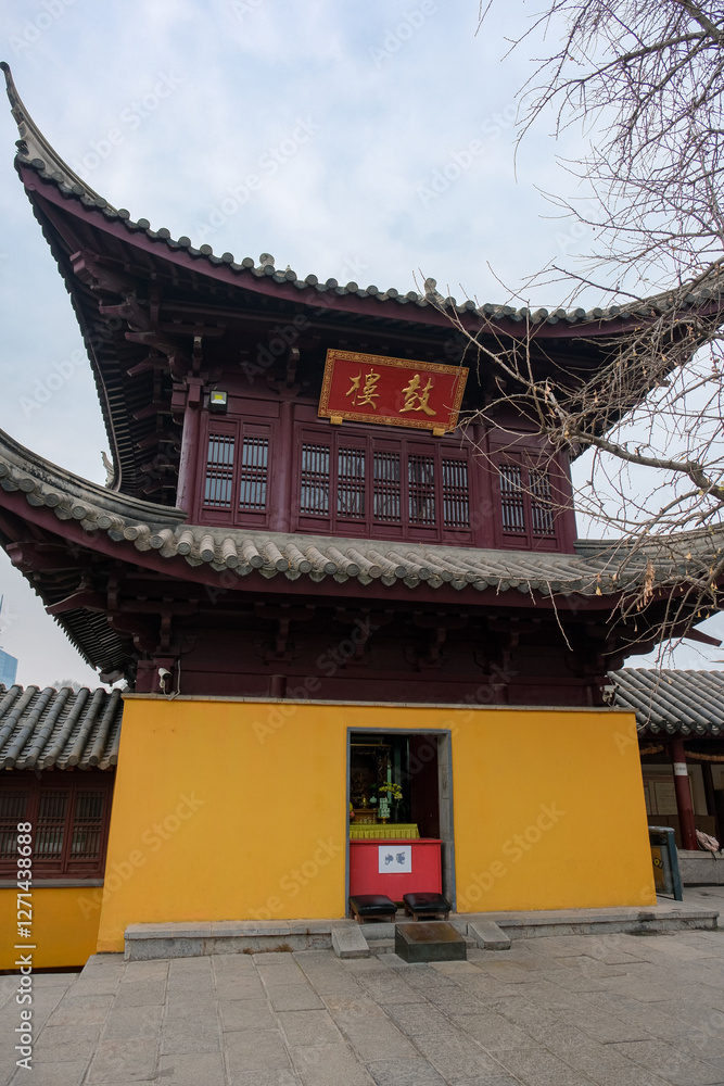 中国 南京市の寺院、鶏鳴寺 鼓樓