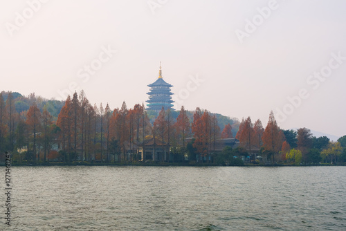 Obraz na płótnie 中国 浙江省杭州市、世界遺産の西湖と雷峰塔 w salonie