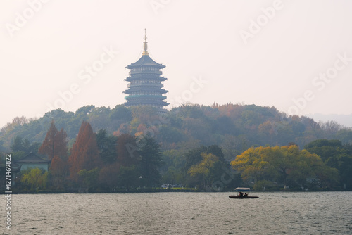 Obraz na płótnie 中国 浙江省杭州市、世界遺産の西湖と雷峰塔 w salonie