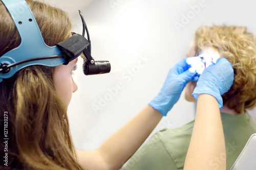 Obraz na płótnie A patient is seen by an otolaryngologist