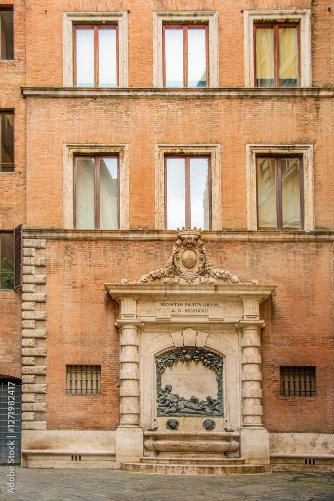 Obraz premium Facade of old buildings in the historical center of Siena, the UNESCO World Heritage Centre, unchanged for 13-14 centuries, with its medieval streets looked like in the early Middle Ages. Italy, 2019