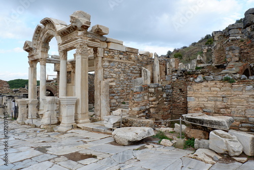 Tableau sur toile EPHESUS, TURKEY - Dec 8- 2019: :Necropolis in the ruins of the ancient city of E