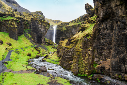 Obraz na płótnie Blick auf den Kvernufoss im Süden von Island w salonie