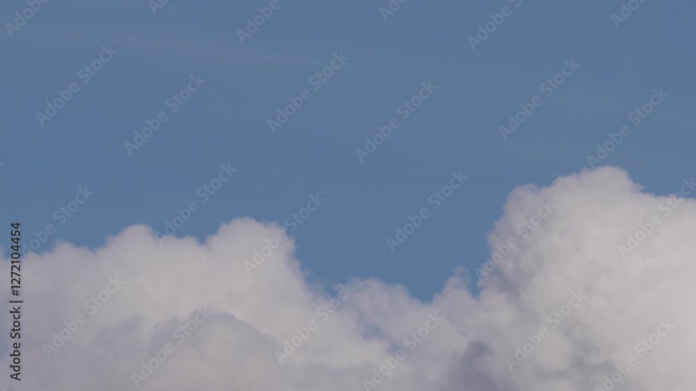 Moving Cumulus: The Beauty of the Sky in Timelapse
Moving Cumulus: The Beauty of the Sky in Timelapse
