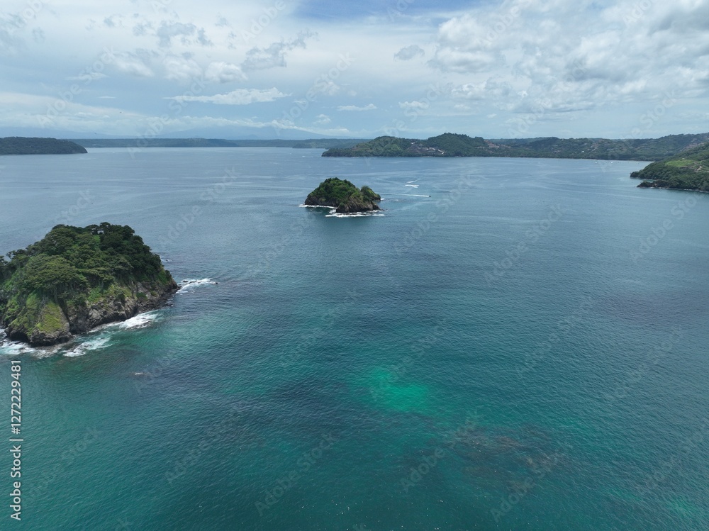 Fototapeta premium Costa Rica's beautiful coast near Playa Hermosa