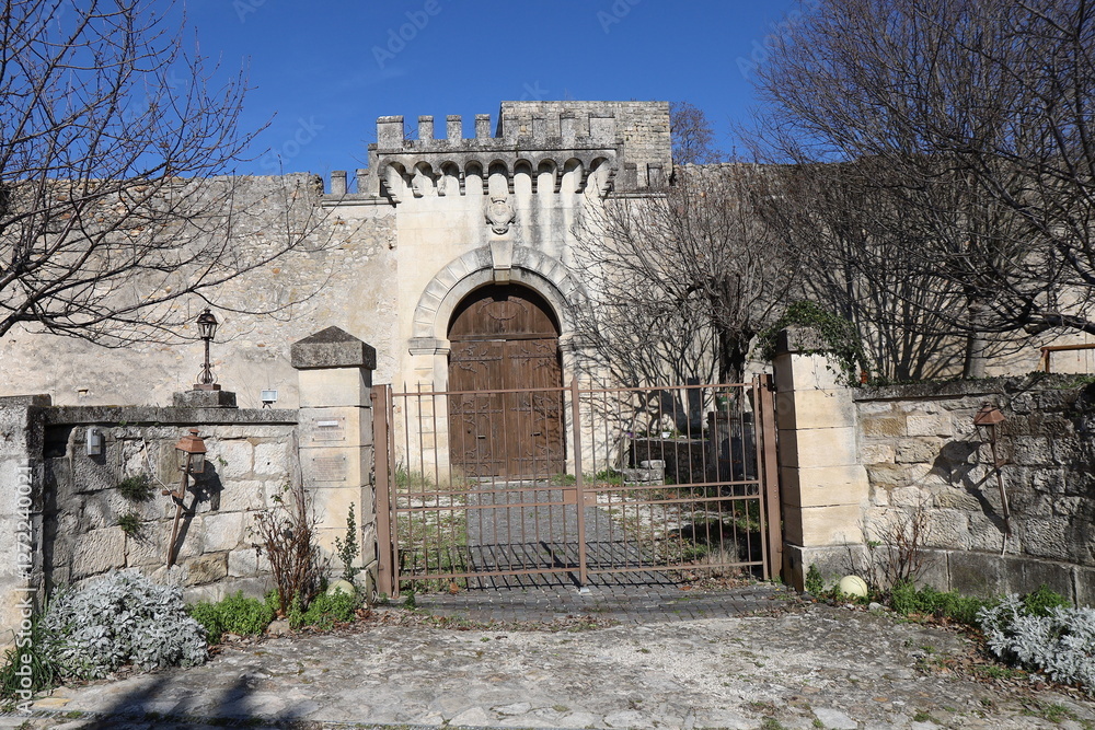 Le château de la Bastide, vue de l'extérieur, village de Goudargues, département du Gard, France