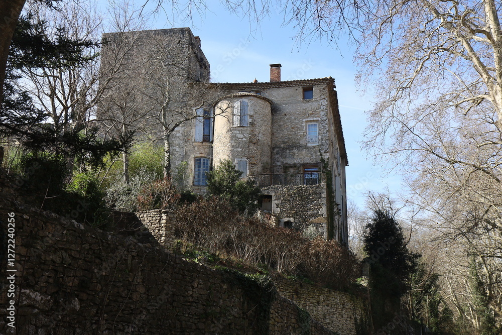 Le château de la Bastide, vue de l'extérieur, village de Goudargues, département du Gard, France