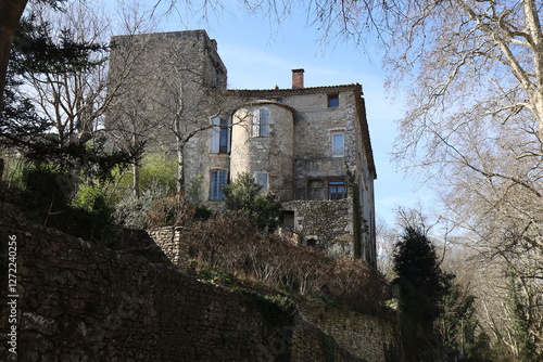 Obraz na płótnie Le château de la Bastide, vue de l'extérieur, village de Goudargues, département du Gard, France w salonie