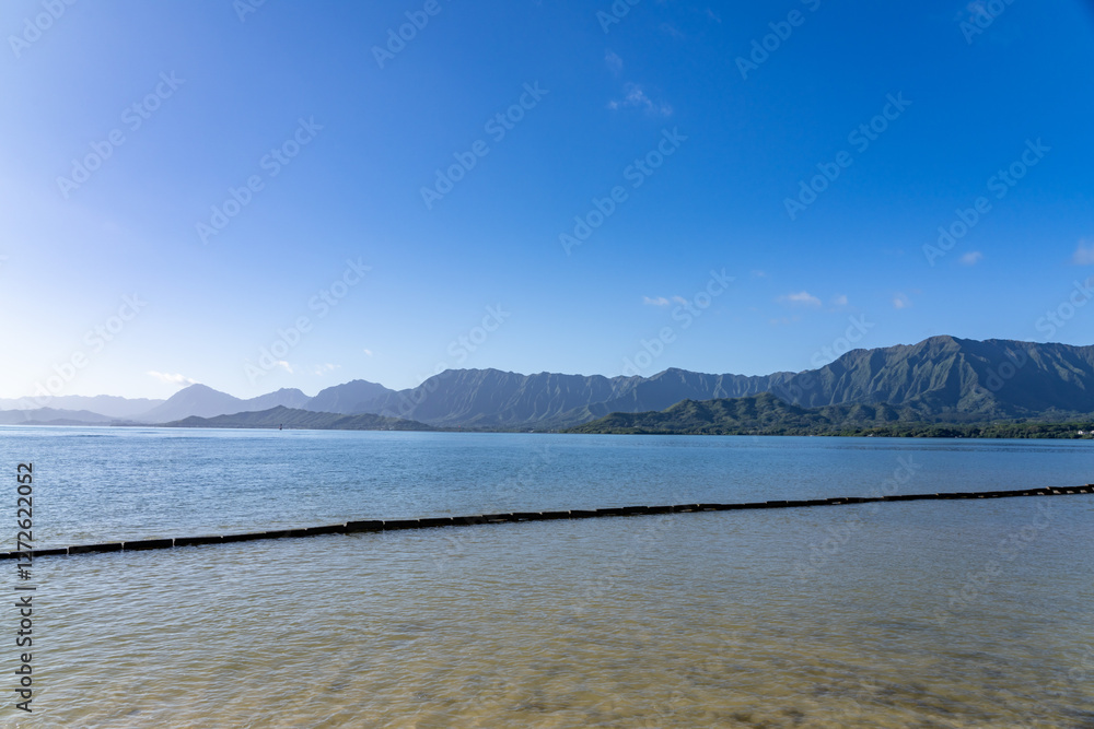 Obraz premium Kualoa Regional Park, Honolulu, Oahu, Hawaii. Windward Coast. Koʻolau Range / Koʻolau Volcano / Shield Volcano, Kaneohe Bay 