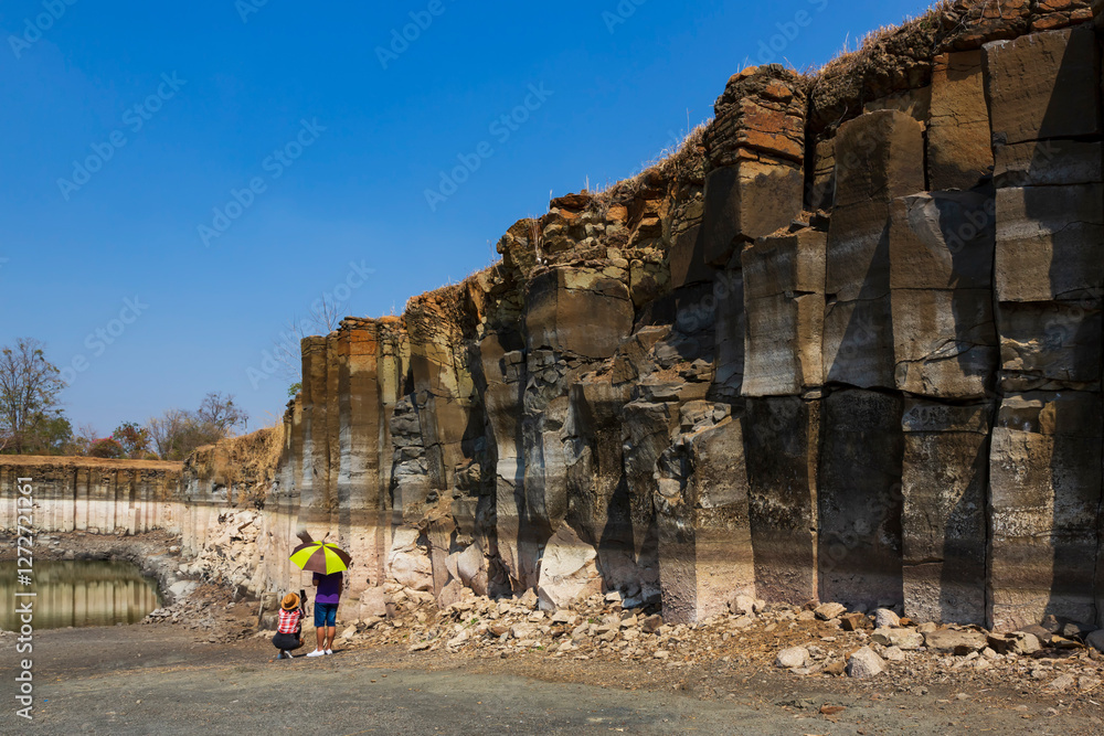 Φωτογραφία Thailand tourists go see and touch the wonder of discovering basalt pools with pleasure visiting the sights