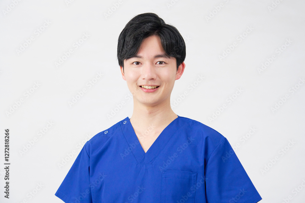 医者・看護師・歯科医師・介護士　男性　ポートレート　白背景　カメラ目線