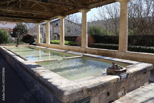 Obraz na płótnie Ancien lavoir, village de Goudargues, département du Gard, France w salonie