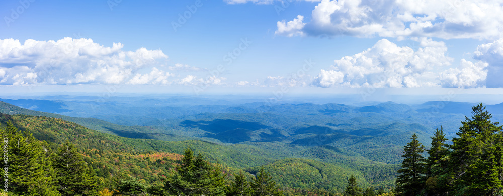 Naklejka premium Grandfather mountain overlook in North Carolina, United States