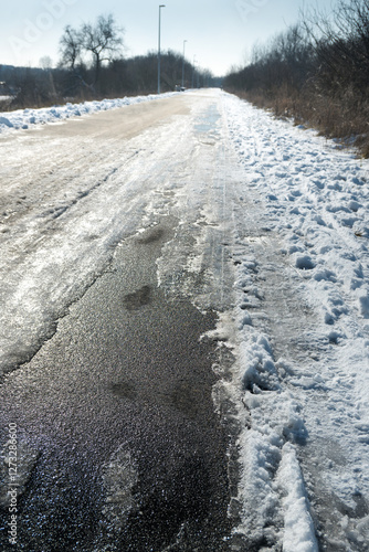 Obraz na płótnie Road markings with separate lanes for pedestrians and bicycles. Winter conditions.
w salonie