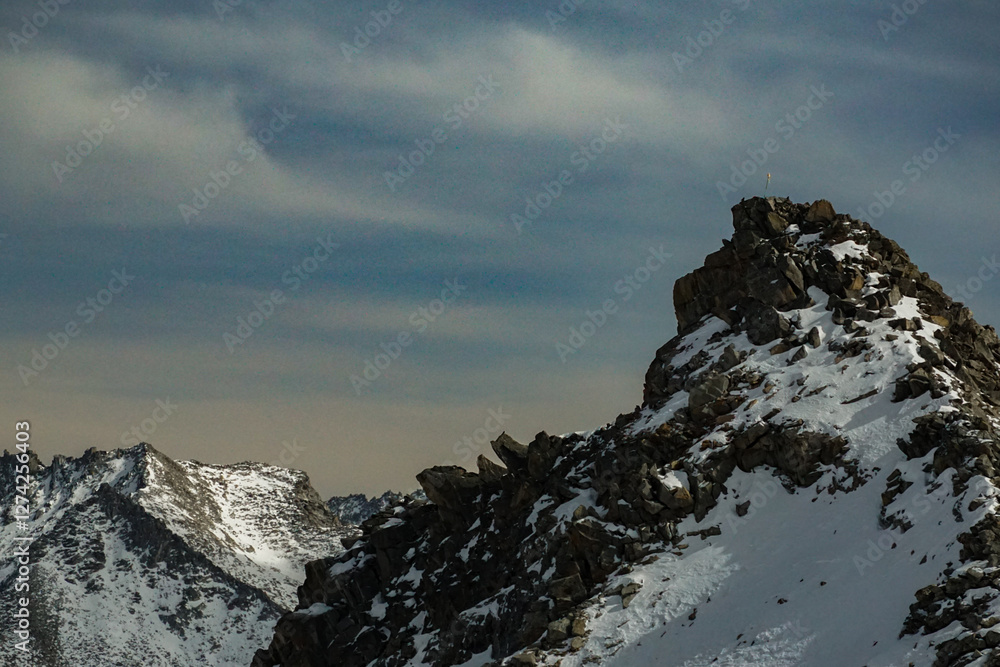 Obraz premium Majestic snow-capped peaks rocky mountains landscape photography winter scene elevated viewpoint nature's grandeur