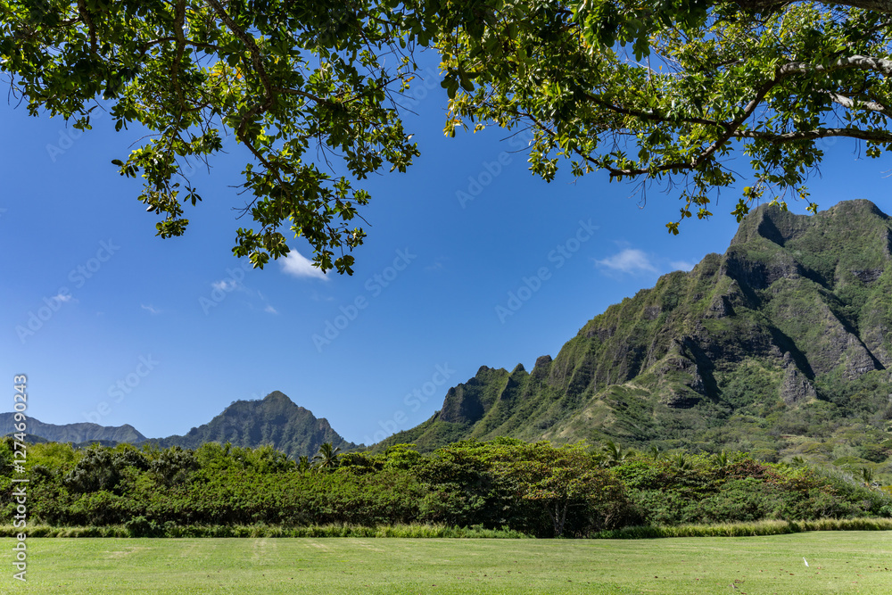 Fototapeta premium Kualoa Regional Park, Honolulu, Oahu, Hawaii. Windward Coast. Koʻolau Range / Koʻolau Volcano / Shield Volcano