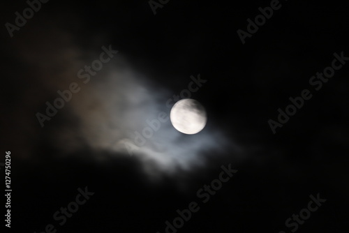 lune dans la nuit paysage