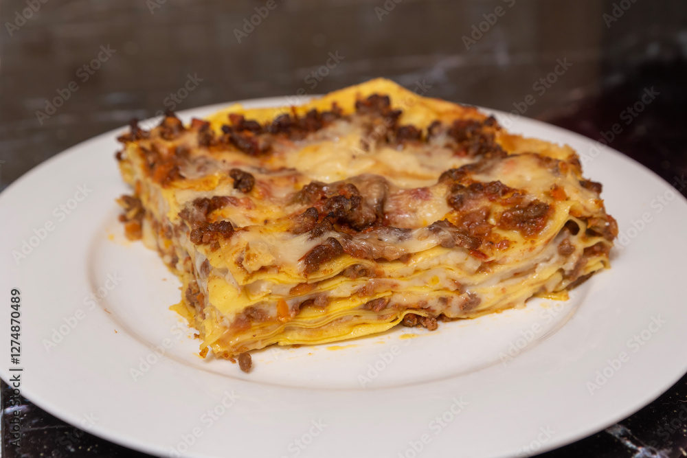 lasagna, bolognese, mozzarella, pasta, dish, mediterranean, meal, food, delicious, italian, cuisine, homemade, meat, restaurant, portion, traditional, gastronomy, cheese, sauce, tasty, fresh, cooking,