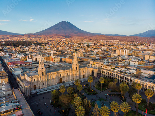 Foto aerial view of the Plaza de Armas of Arequipa Peru and the Cathedral of Arequipa