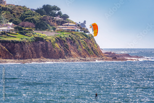 Obraz na płótnie Man kite surfing - paddle surfing across the water in the South Bay - Palos Verdes coastline w salonie