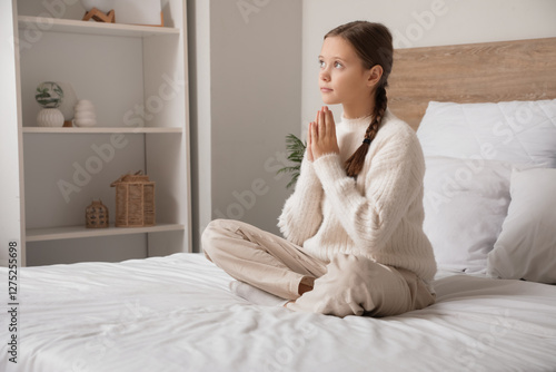 Young girl meditating in lo...