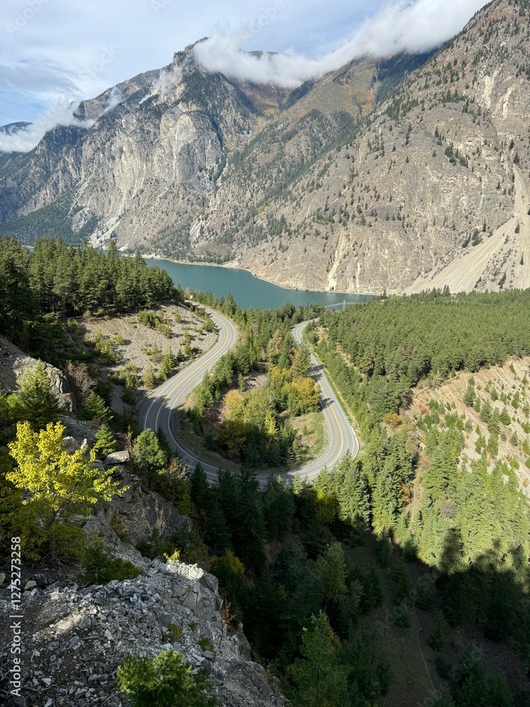 Fototapeta premium Road in the mountains