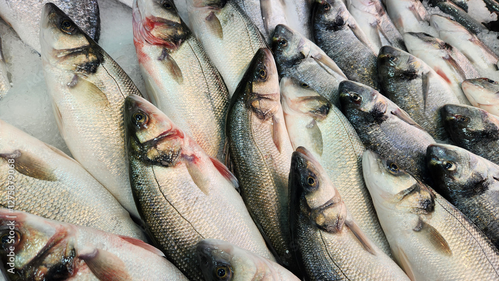 Obraz premium Fresh cooled sea bass on a fishmonger's stall
