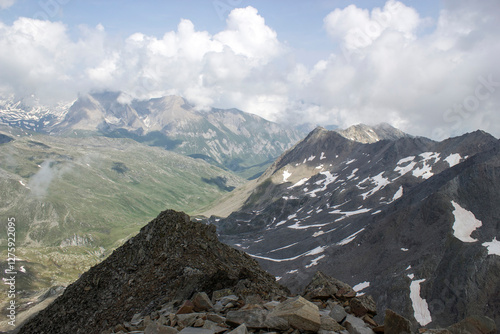 Obraz na płótnie Landscape in Austrian Alps - High mountains of higt Tauern around Grossglockner. Austria. w salonie