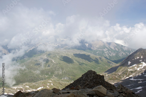 Obraz na płótnie Landscape in Austrian Alps - High mountains of higt Tauern around Grossglockner. Austria. w salonie
