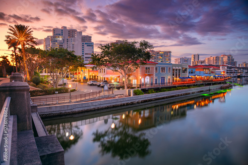 Obraz na płótnie Naples, Florida, USA. Cityscape image of Naples, Florida with reflection of the city skyline in the water at beautiful sunset. w salonie
