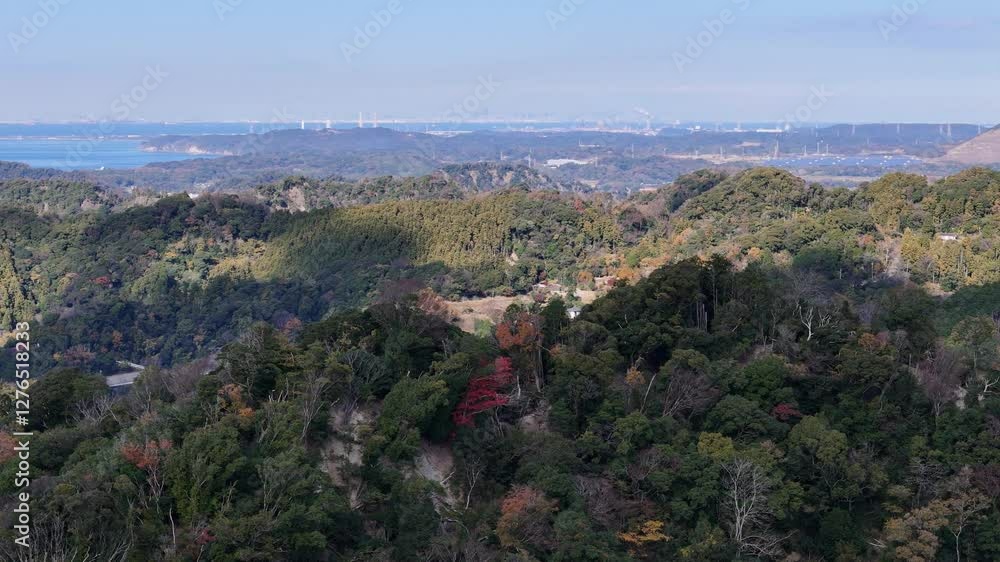 千葉県のご当地アルプスである房州アルプスからの空撮です。東京湾が望めます。 千葉県のご当地アルプスである房州アルプスからの空撮です。東京湾が望めます。