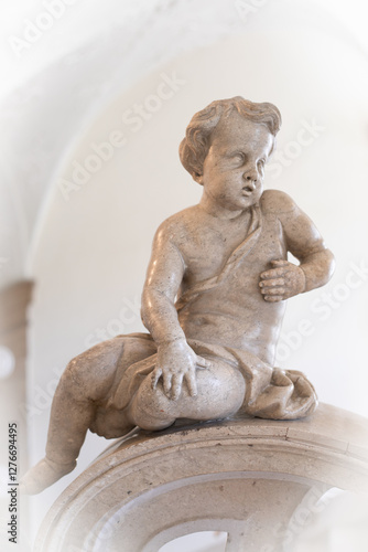 Fototapeta Marmor Engeln im Stiegenhaus von Schloss Mirabell in Salzburg, Österreich