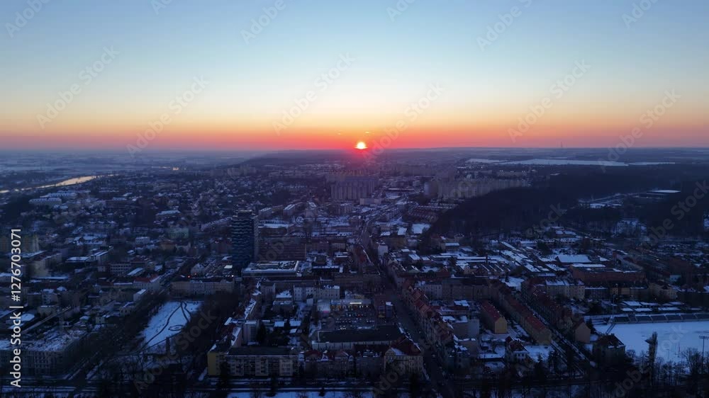Zachód słońca nad miastem Zachód słońca nad miastem