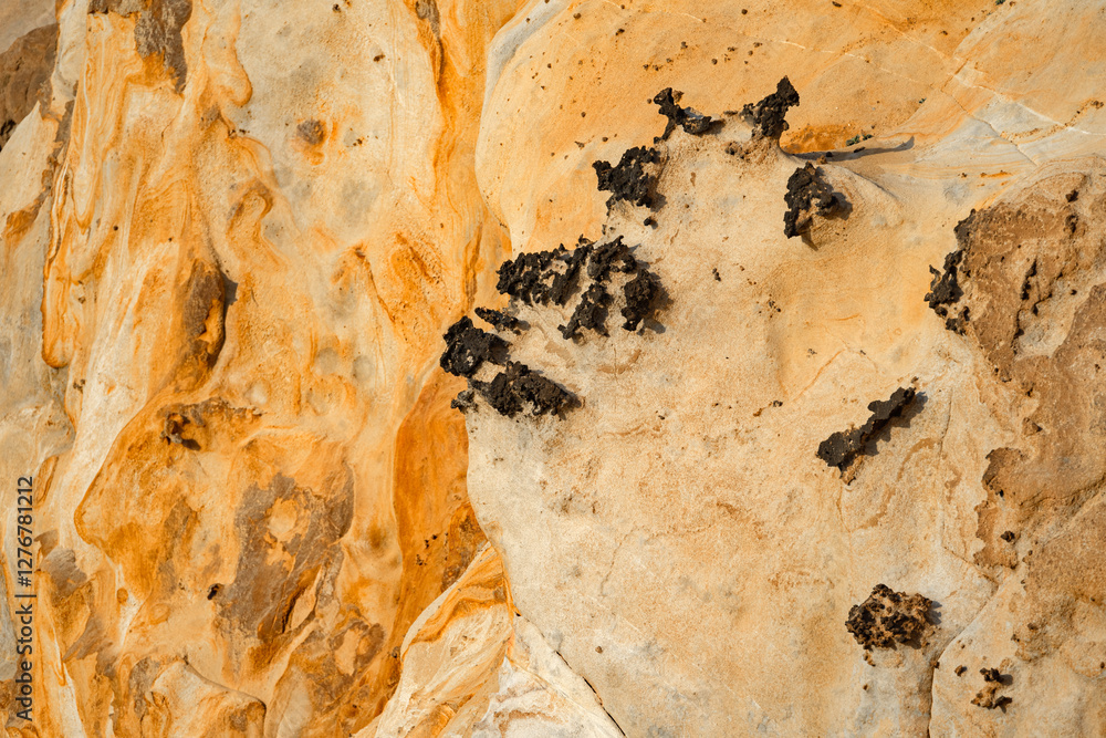 Φωτογραφία Natural texture background of sandstone rocks with lines, curves, prints in the As Amoeiras and Formosa beach cliffs in Santa Cruz, Portugal